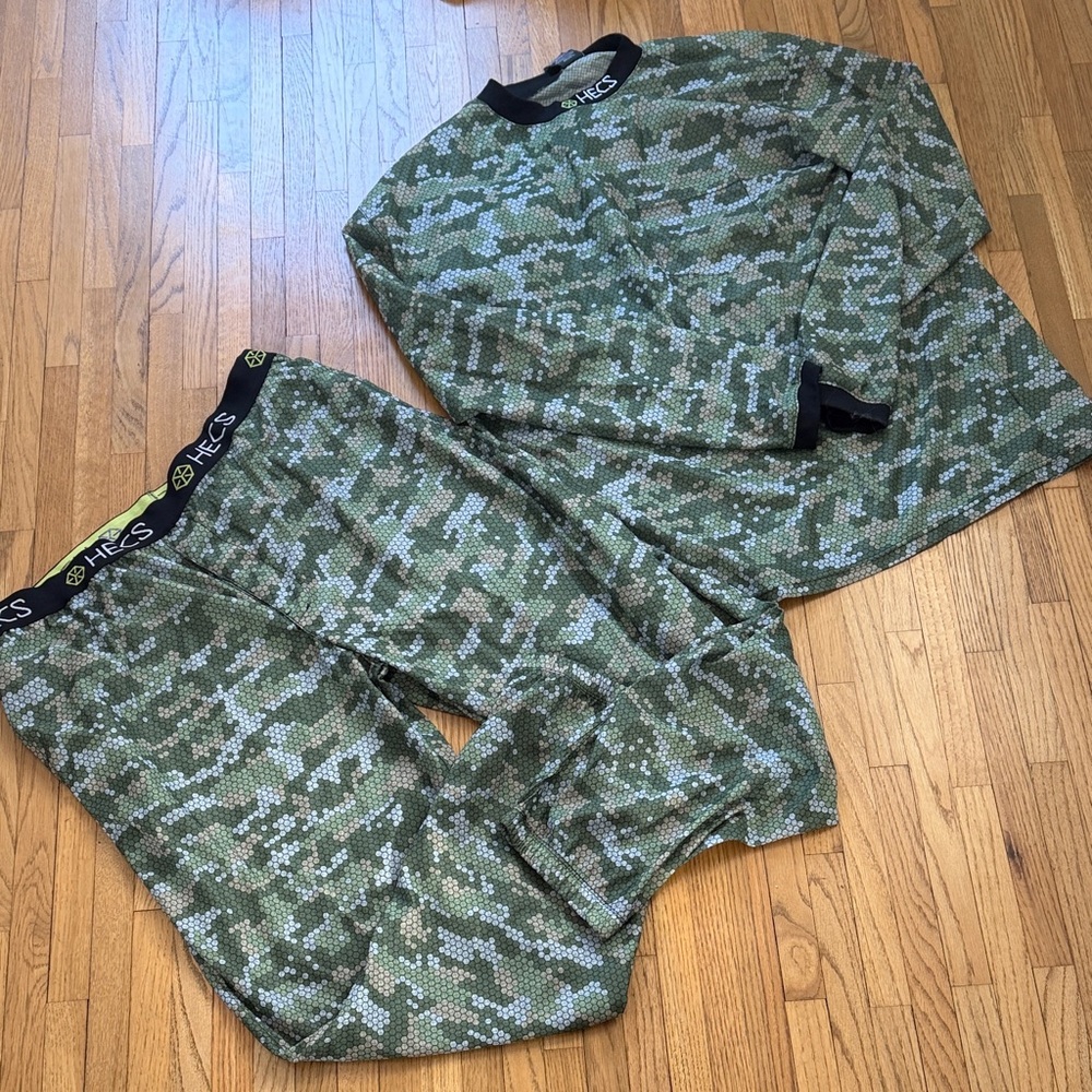 Hecs Men's Green Camo Thermal Long Sleeve Undershirt & Bottoms Set